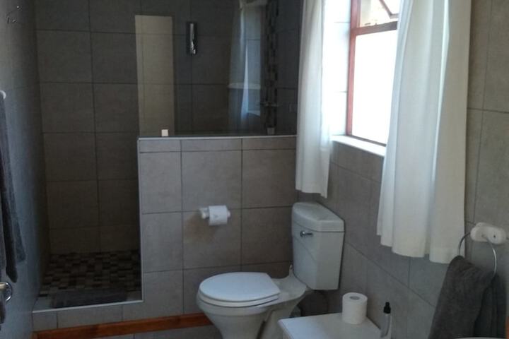 Room 4 of 98