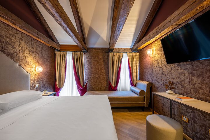 Room 37 of 113