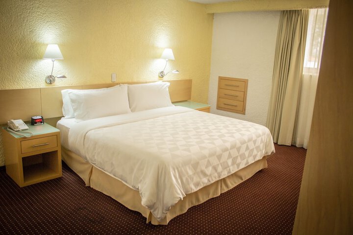 Room 14 of 76