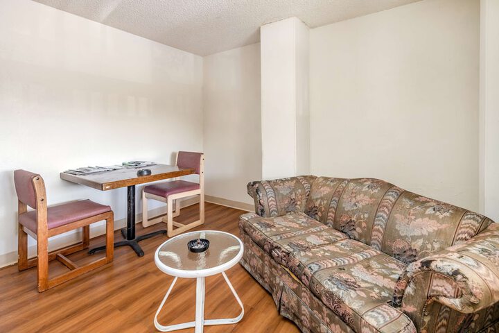 Lounge 99 of 154