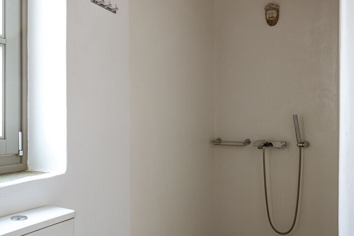 Room 14 of 159