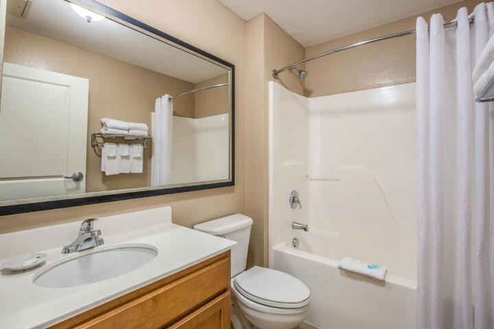 1 Queen Bed Efficiency Suite (9 of 15)