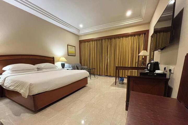 Room 37 of 75