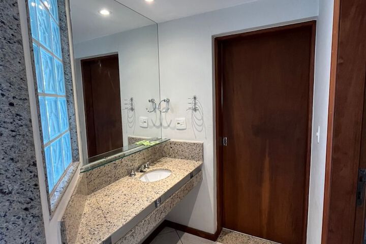 Room 26 of 32