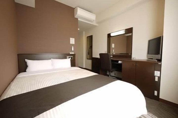 Room 4 of 37
