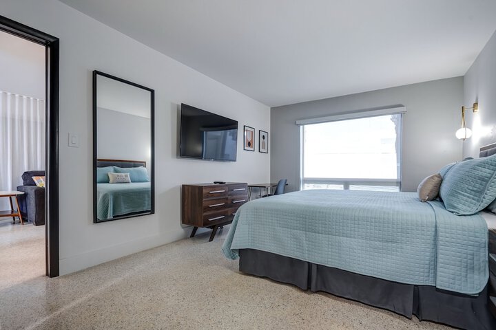 1 Bedroom Deluxe Apartment King Bed Sofa Kitchen Accessible (26 of 42)