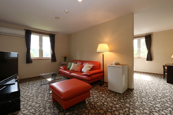 Room 6 of 27