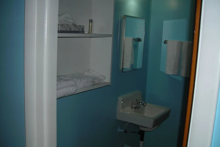 Room 9 of 19