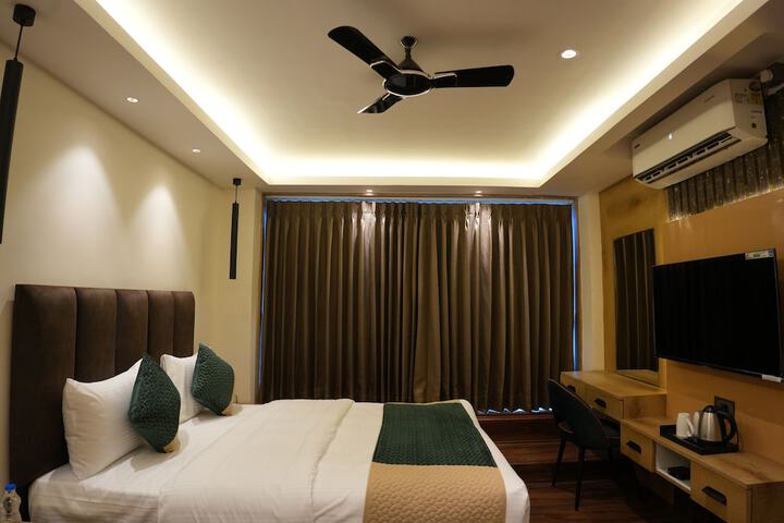 Room 3 of 20
