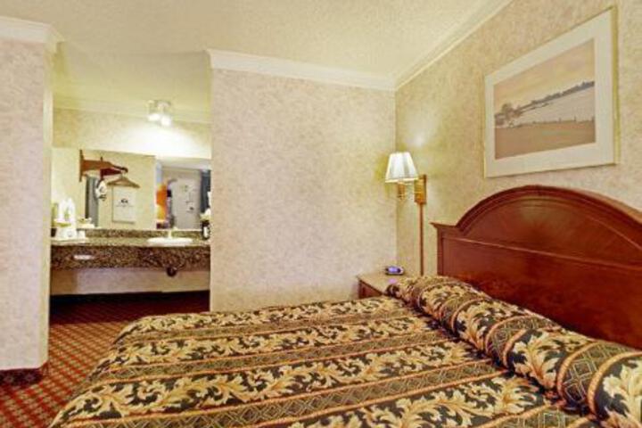 1 King Bed (6 of 9)