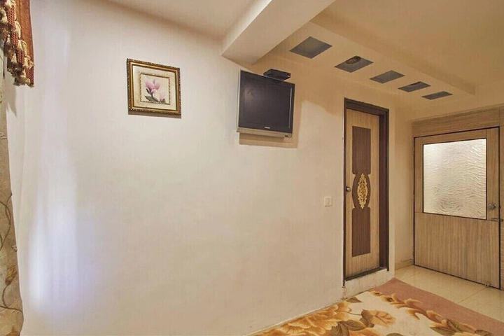 Room 9 of 18
