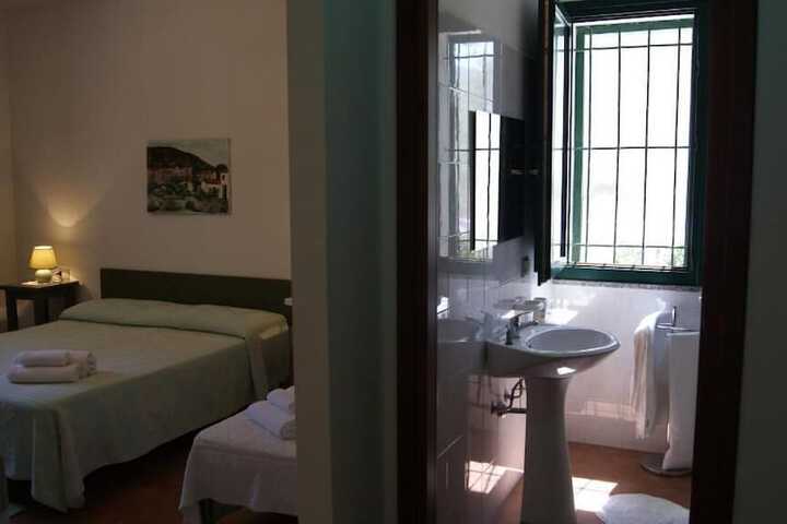Room 4 of 14