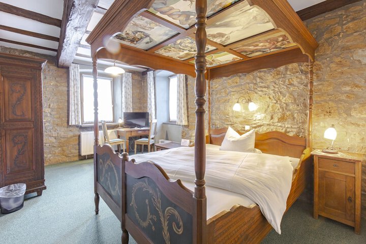Room 3 of 38