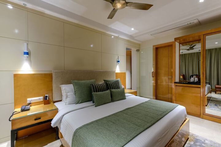 Room 7 of 11