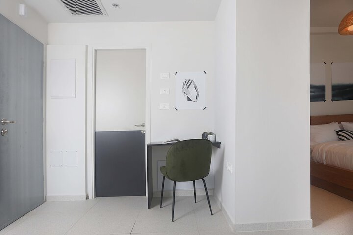 Room 8 of 37