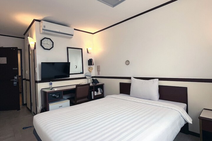 Room 20 of 49