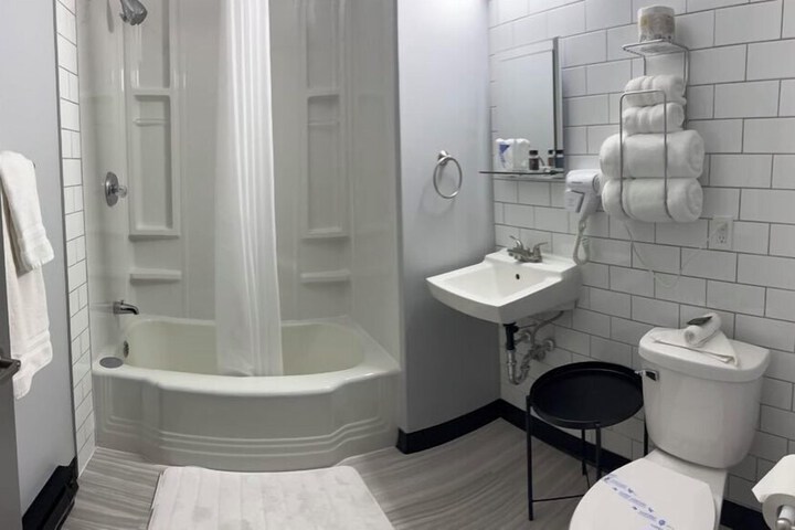 Room 11 of 27