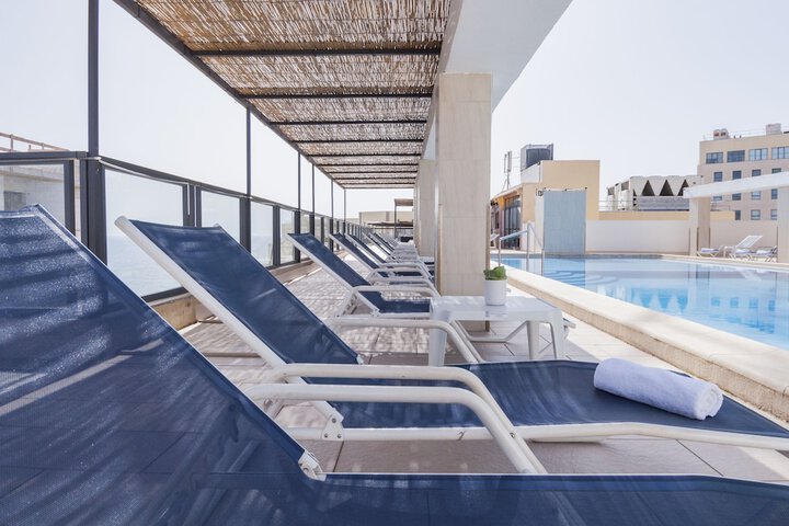 Hotel Pool