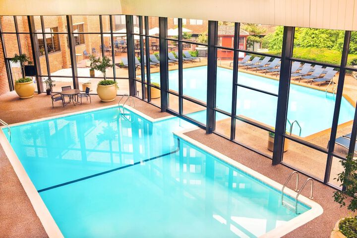 Indoor/outdoor pool