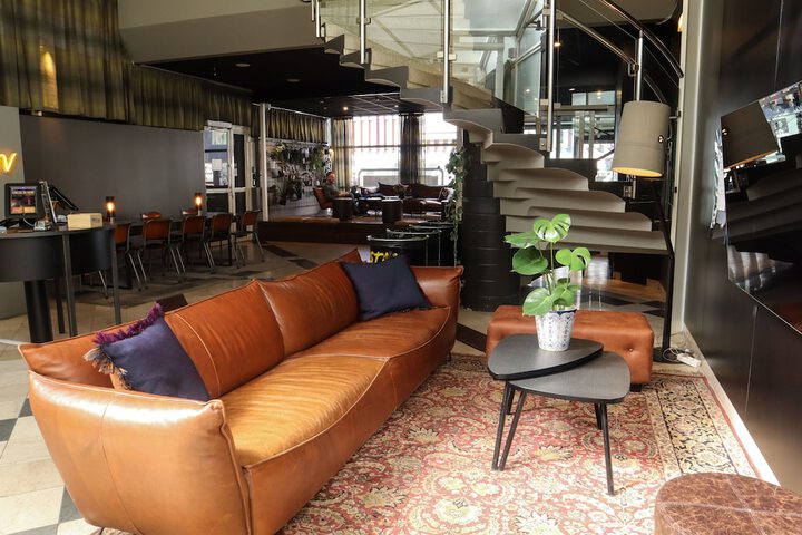 Guest Lobby