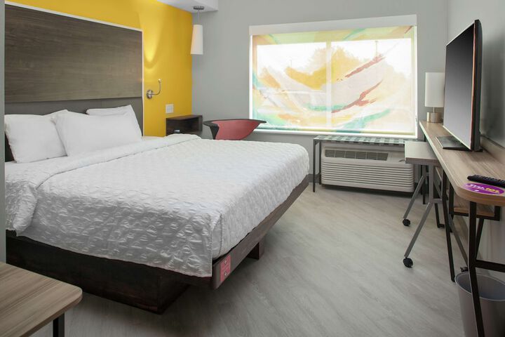 1 King Bed (1 of 13)