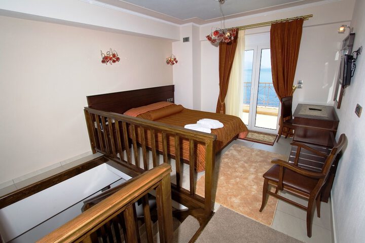 Room 13 of 67