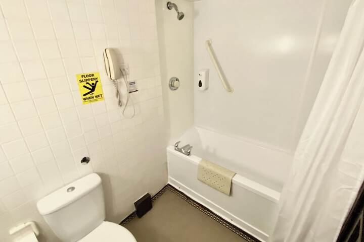 Room 40 of 69