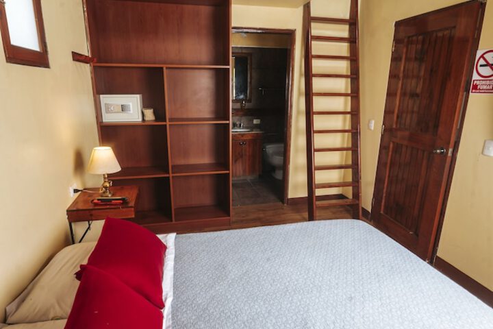 Room 6 of 33