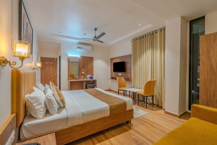 Room 13 of 35