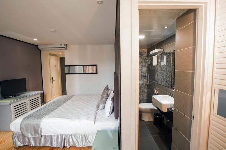 Room 13 of 35