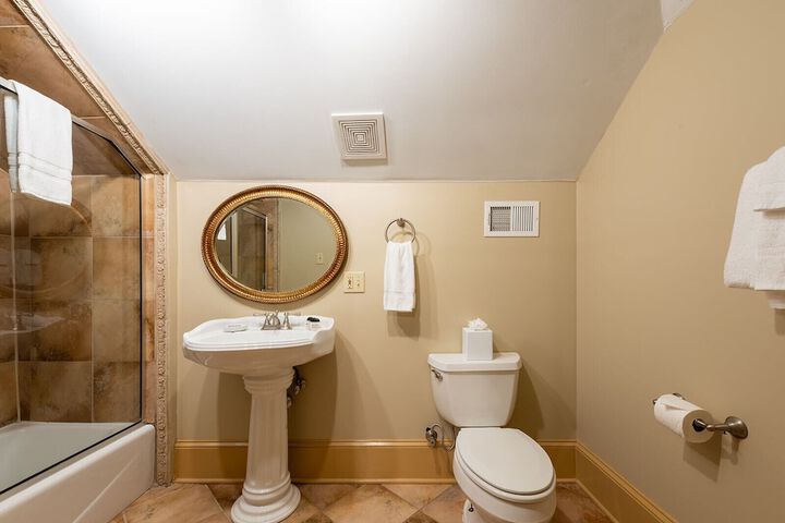 Room 43 of 59