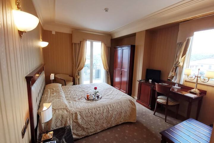 Room 16 of 94