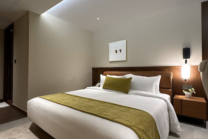 Room 27 of 74