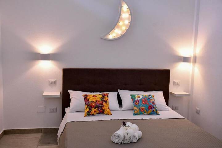 Room 2 of 32