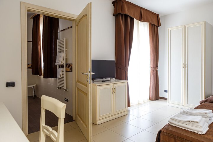 Room 6 of 40