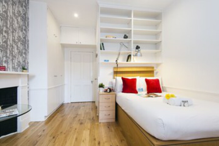Room 17 of 18