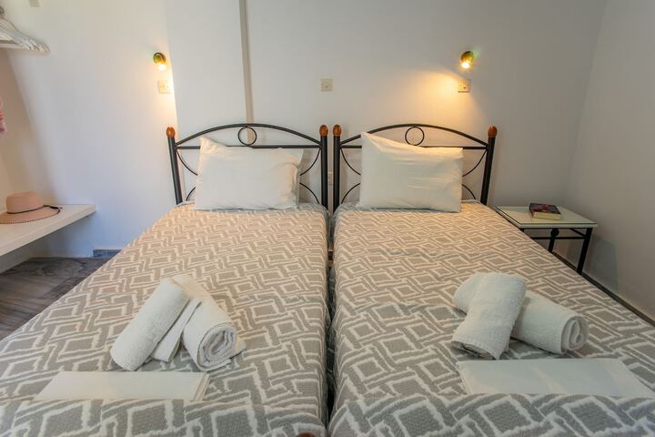 Room 16 of 165