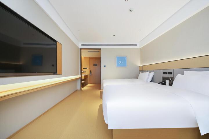 Room 1 of 18