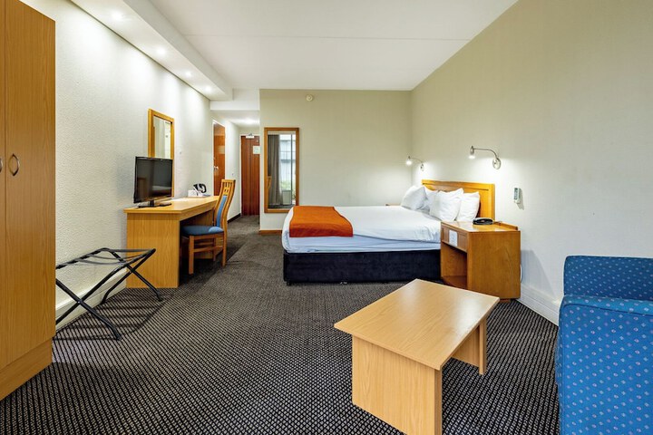 Room 27 of 88