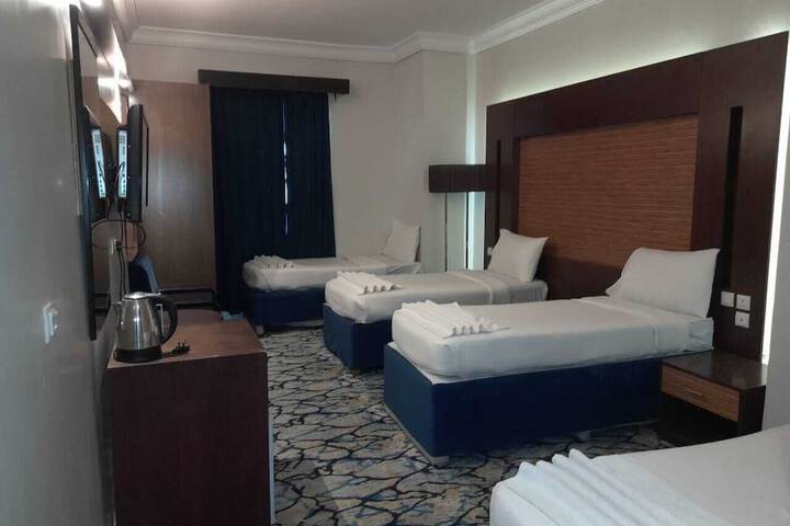 Room 21 of 33