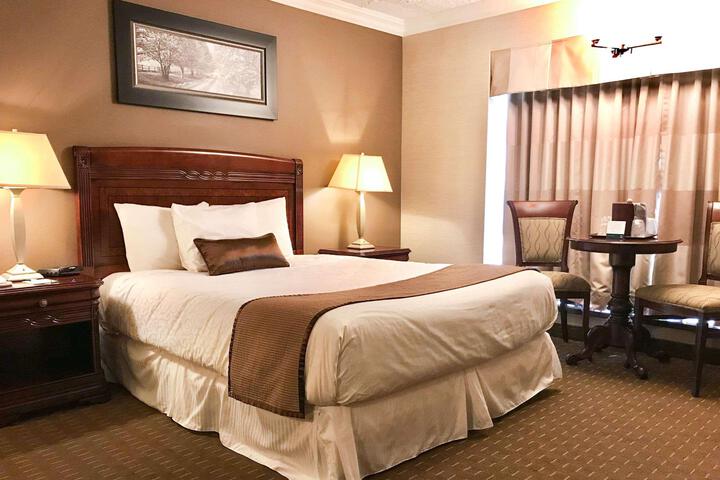 1 Queen Bed (6 of 16)
