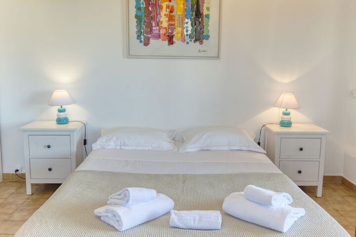 Room 6 of 14