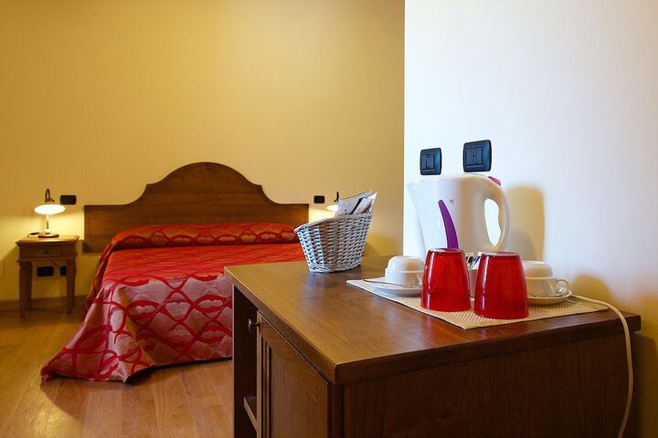 Room 10 of 27