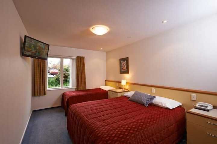 Room 6 of 16