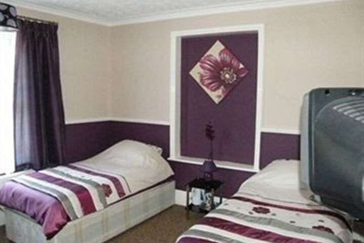 Room 5 of 9