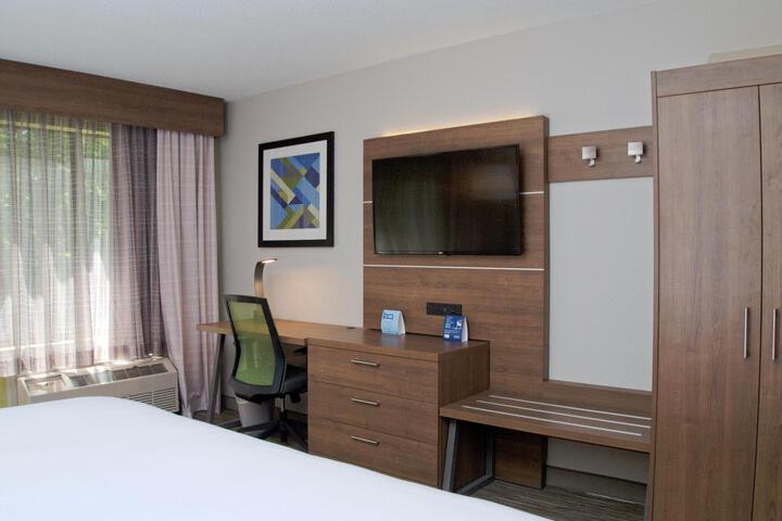 Standard Room, King or Two Doubles (1 of 4)