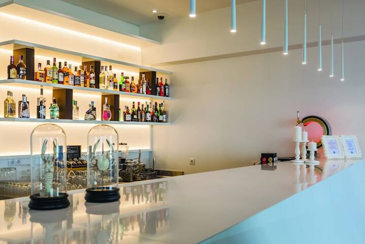 Lounge 100 of 128