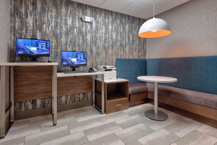 Business Center 24 of 26