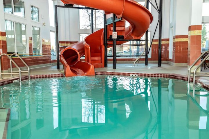 Pool Hotel