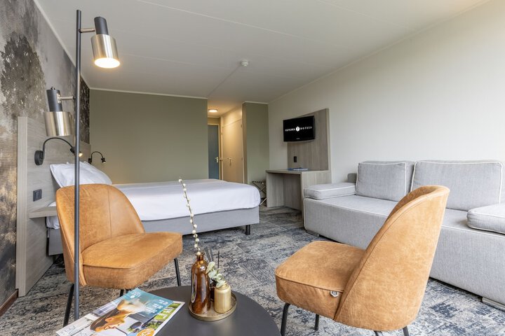Room 4 of 33